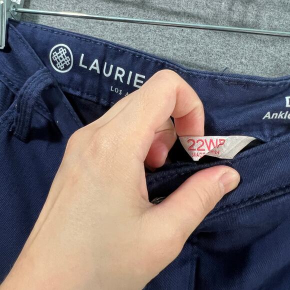 Laurie Felt Petite Daisy Floral Embroidered Ankle Jeans Navy, Plus Petite 22 - Picture 4 of 12